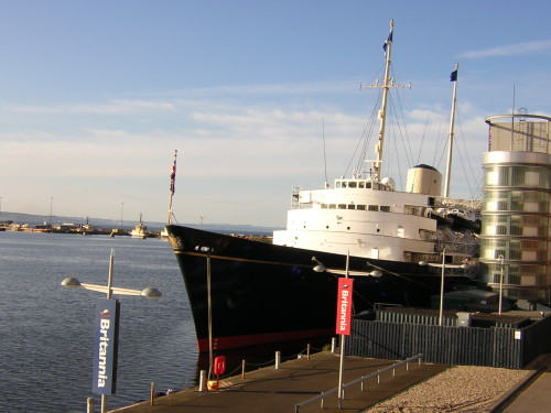 Яхта Britannia в порту Эдинбурга