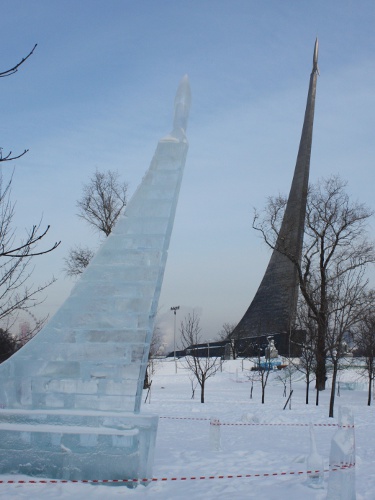 Вьюговей-2010, ледяные скульптуры: Две ракеты