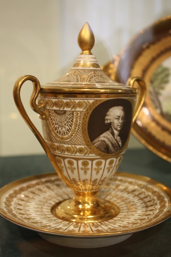 Юсуповский фарфор: Чаша с портретом князя Юсупова