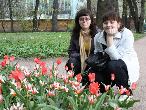Ботанический сад МГУ: Олеся, Настя и тюльпаны